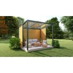 Baldachim z drewnianymi ścianami