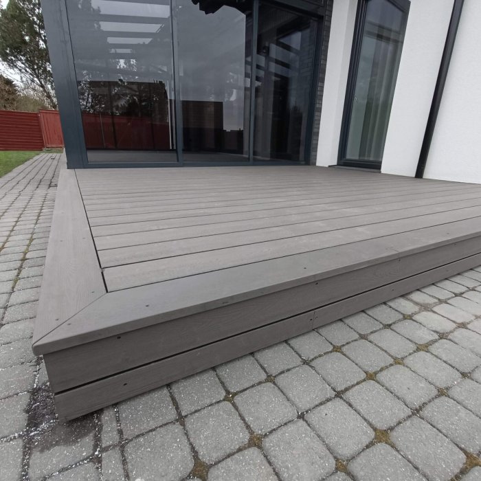 Taras Scandic WPC Volcanic Grey