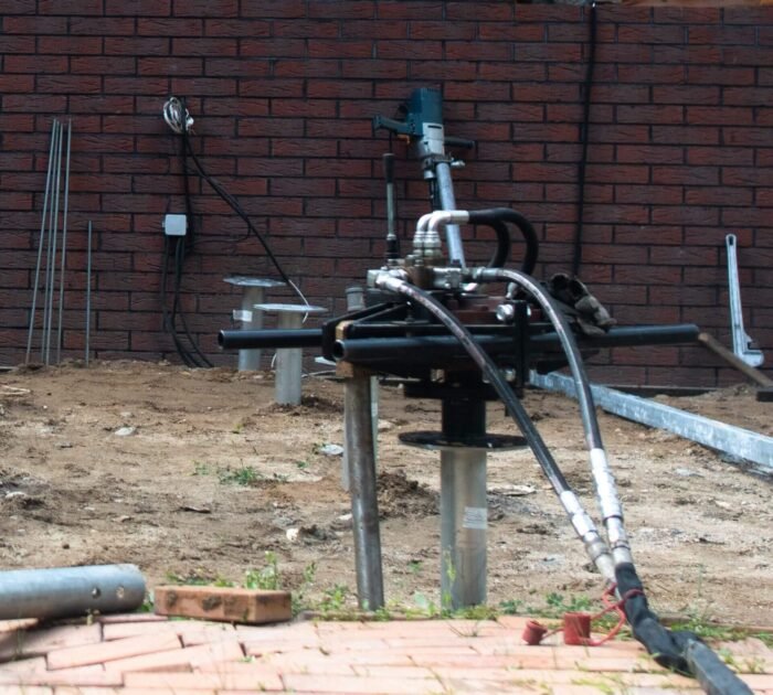 WYNAJEM sprzętu do montażu dużych fundamentów śrubowych - obrazek 2